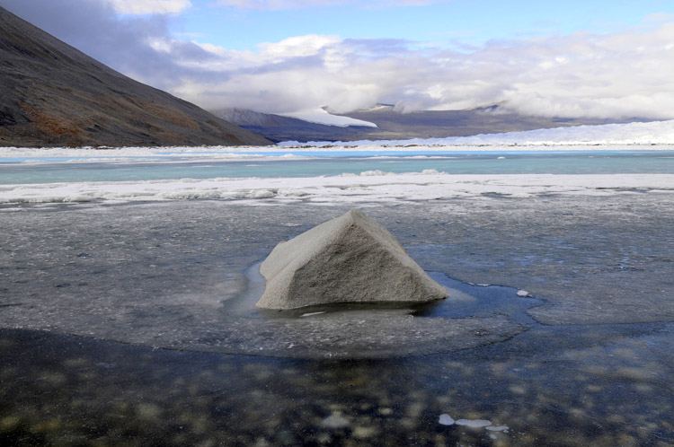 Trough Lake, McMurdo Dry Valleys. Photo: &copy; Colin Harris, era-images, 2010